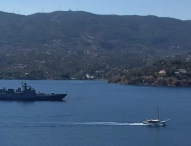 Στον Πόρο η ρωσική φρεγάτα “Admiral Essen” (φωτο -βίντεο)